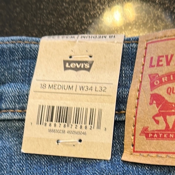 Levi’s NWT Classic Medium Wash Women's Jeans - Picture 10 of 10